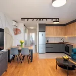 For - 2br With Free Garage Parking Split