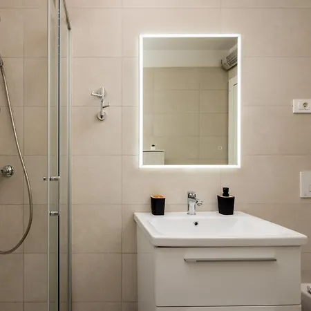 For - 2br With Free Garage Parking *