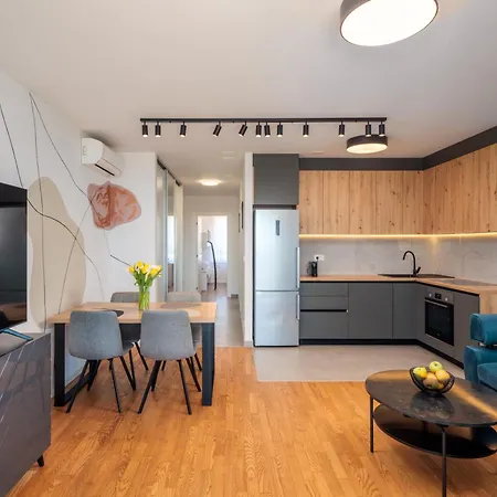 For - 2br With Free Garage Parking Split