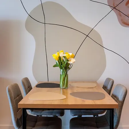 For - 2br With Free Garage Parking Lägenhet *