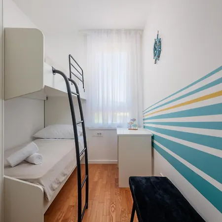 For - 2br With Free Garage Parking