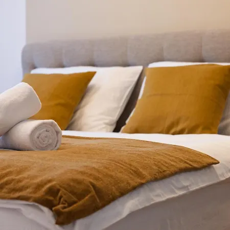 Lägenhet For - 2br With Free Garage Parking