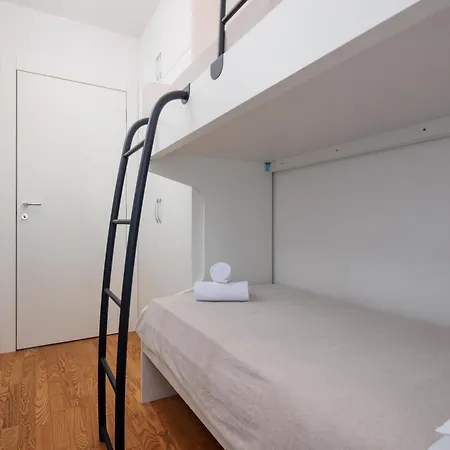 For - 2br With Free Garage Parking Lägenhet