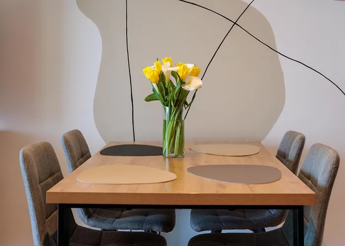 Apartment For - 2br With Free Garage Parking *