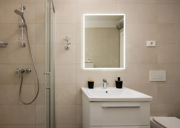 For - 2br With Free Garage Parking *