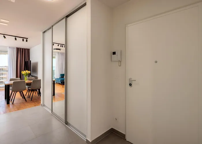 For - 2br With Free Garage Parking * Split