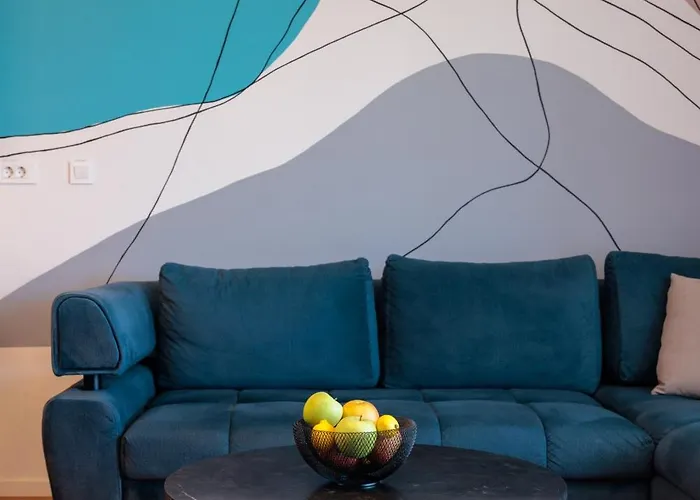 For - 2br With Free Garage Parking * Split