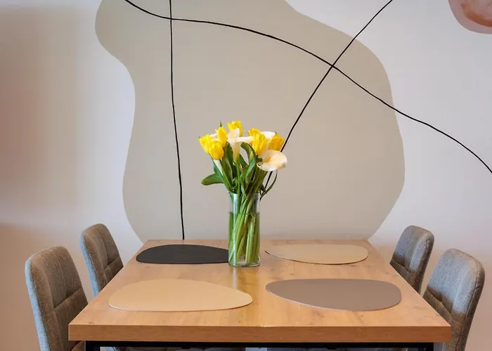 For - 2br With Free Garage Parking Apartment *