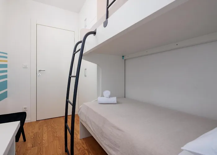 For - 2br With Free Garage Parking Apartment