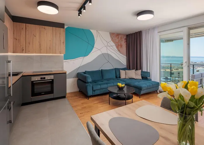 For - 2br With Free Garage Parking * Split