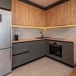 Apartman For - 2br With Free Garage Parking *