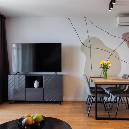 For - 2br With Free Garage Parking Split